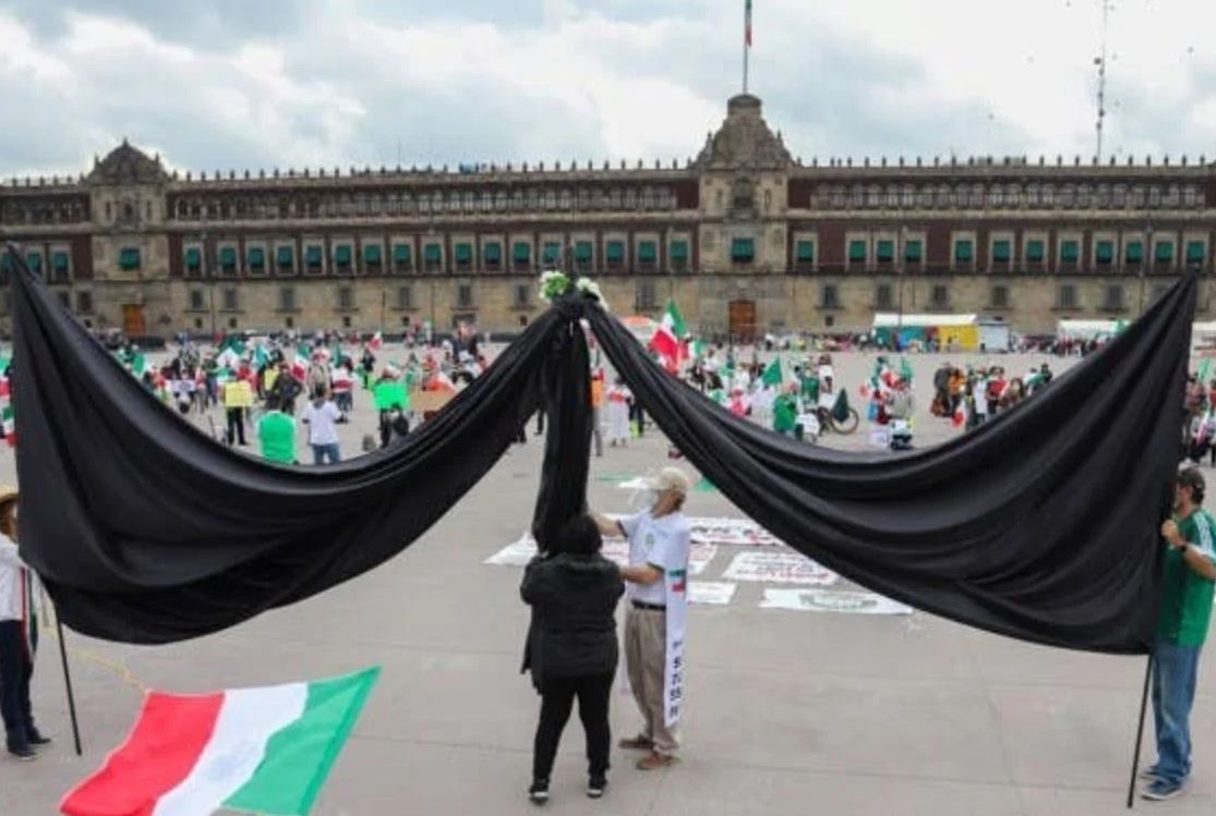 López Obrador declara nuevo luto nacional de tres días por fallecidos a causa de COVID-19