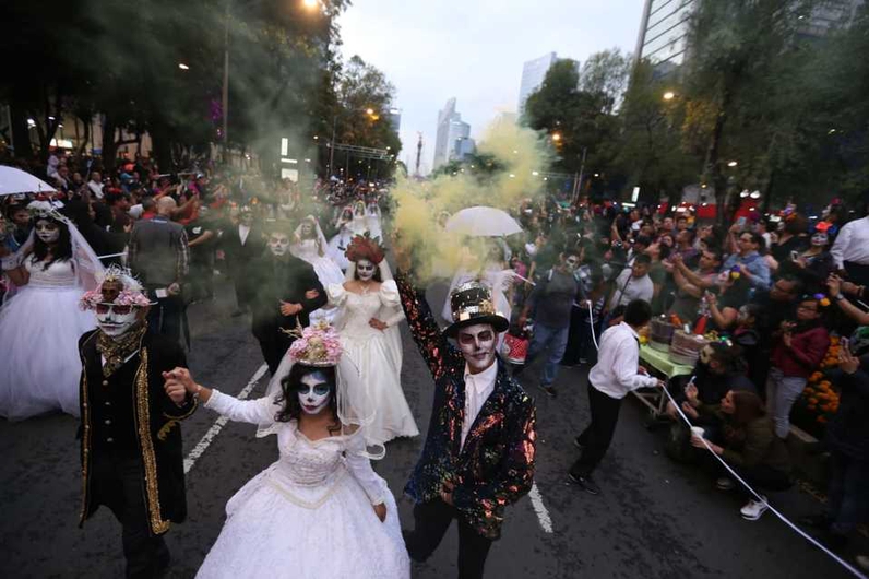 Halloween ha quedado avasallado por desfiles de catrinas