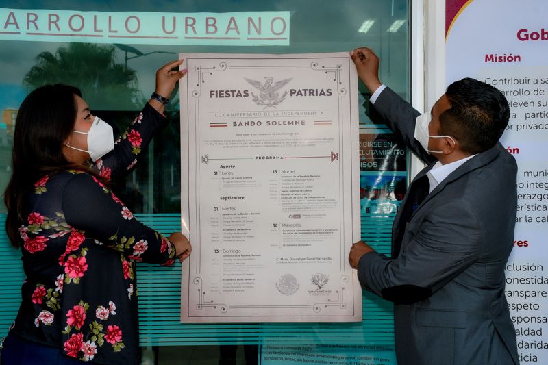 Realiza Lupita Daniel, la colocación del Bando Solemne de Fiestas Patrias en Cuautlancingo.