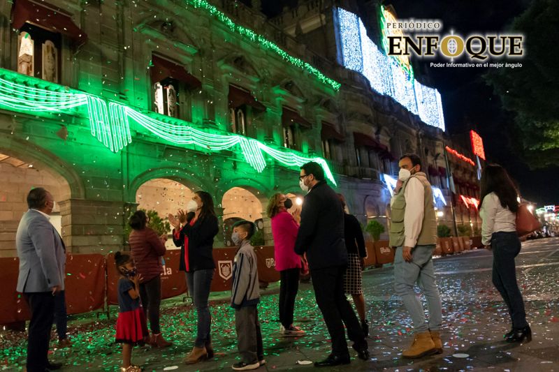 Puebla se ilumina para los festejos del mes patrio