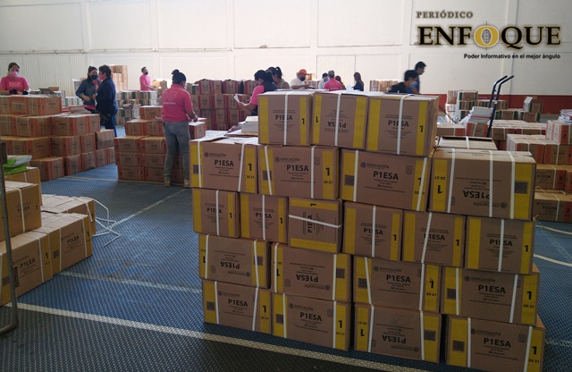 Foto: Omar Sánchez Inicia entrega de 106 mi libros a estudiantes de escuelas públicas en San Pedro Cholula