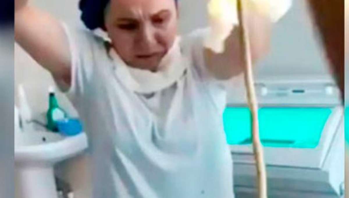 Foto: Cortesía "Requirió cirugía", Serpiente entra en boca de mujer mientras duerme (Video)