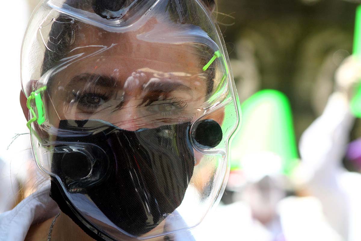 Foto: Cortesía Si uso careta, ¿debo portar aún el cubrebocas para cuidarme del COVID-19?