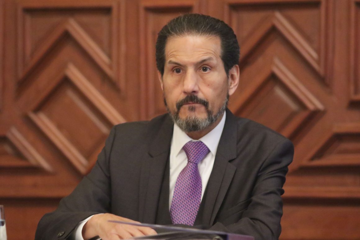 Foto: Cortesía Alfonso Esparza da bienvenida a estudiantes de Nivel Medio Superior