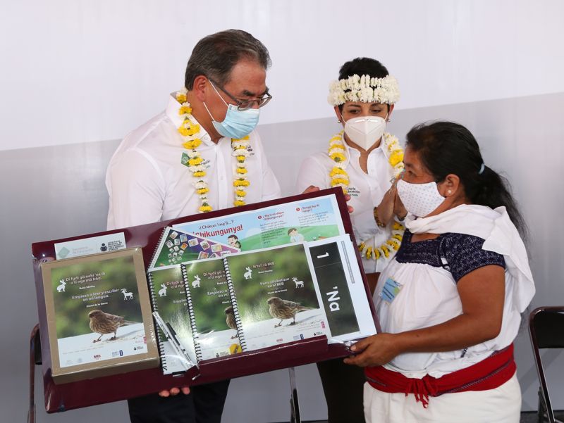 Firman Secretaría de Educación e IEEA convenios con ayuntamientos de la Sierra Norte