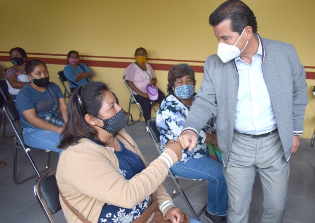 Entrega Arriaga apoyos económicos a 44 artesanos de Cholula 