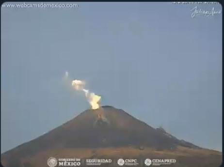 Foto: Cortesía Volcán Popocatépetl 'despierta' y lanza fumarola de casi un kilómetro de agua, gas y ceniza
