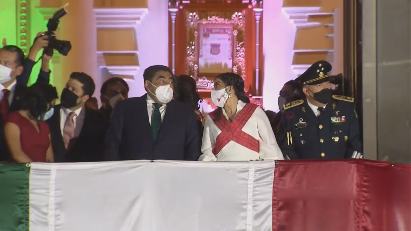 Foto: Cortesía Rivera Vivanco acompaña a Miguel Barbosa en un Grito de Independencia atípico