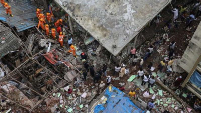 Foto: Cortesía Derrumbe de edificio residencial en India deja al menos 10 muertos