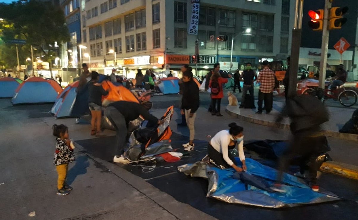 Foto: Cortesía Jóvenes en situación de calle se llevan casas de campaña desocupadas del Frente Anti-AMLO