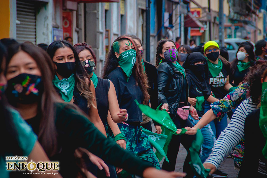 Foto: Alex Muñoz Con “perreo” colectivos feministas exigen legalizar el aborto en Puebla