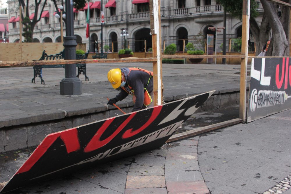 Por: Cortesía Zócalo vuelve a la normalidad, retiran muro de madera