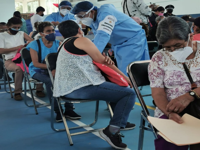 Por: Daniel Jiménez Contemplan aplicar diariamente 49 mil 600 vacunas antiCovid con nuevo esquema en Puebla capital