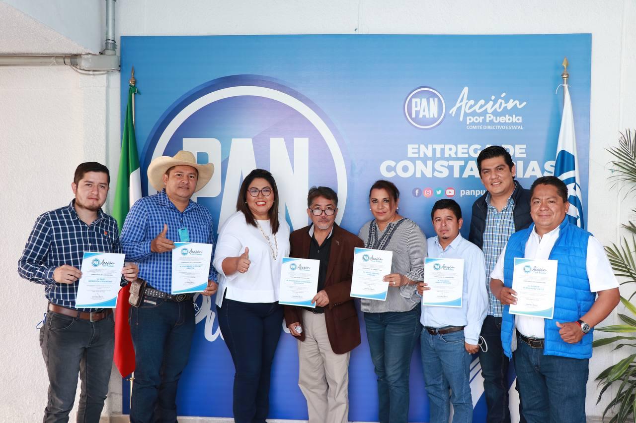 Por: Cortesía PAN entrega constancias a sus abanderados en municipios