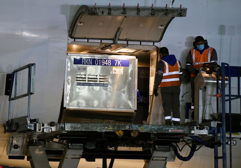 Por: Cortesía Llegan a México más de 1 millón de vacunas AstraZeneca procedentes de EU