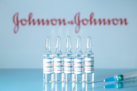 Por: Cortesía Johnson & Johnson asume el control de fábrica que dañó millones de vacunas anticovid