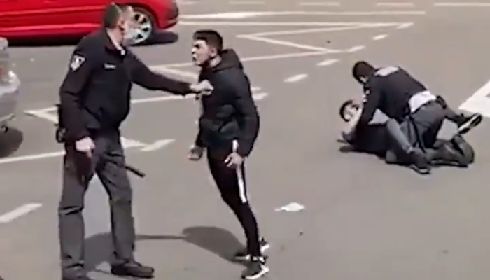 Por: Cortesía Jóvenes agreden a guardias de seguridad en el hospital por negar el acceso sin cubre boca