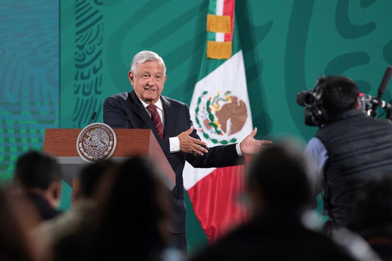 Por: Cortesía “Yo conozco un periodista y un canal de televisión que era especialista en montajes”: AMLO