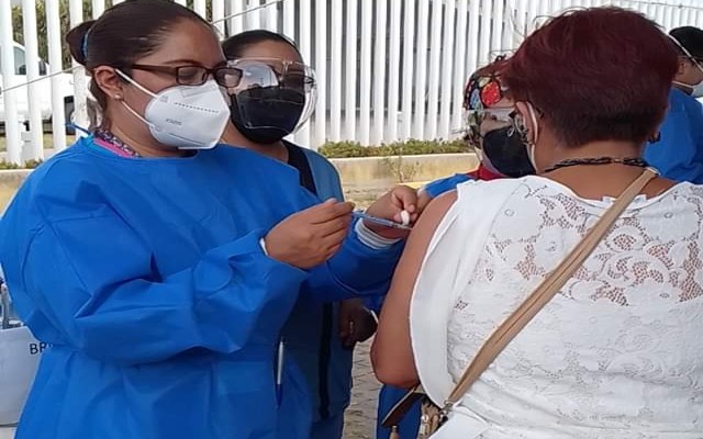 Por: Cortesía Se contagian de Coronavirus 27 poblanos que recibieron la vacuna anticovid; van dos fallecidos