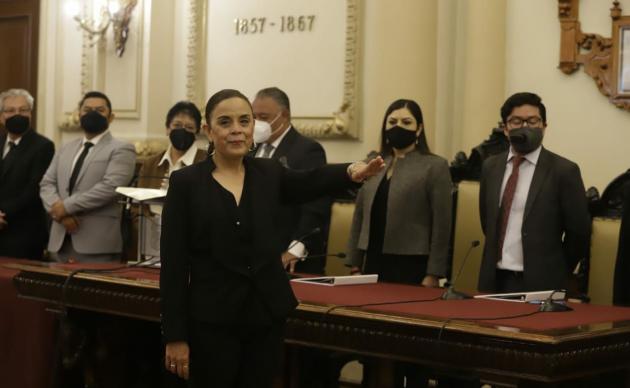Por: Cortesía Argelia Arriaga rinde protesta como alcaldesa suplente de Puebla