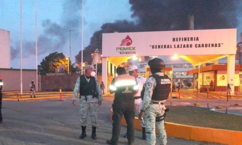 Por: Cortesía Controlan incendio en refinería de Pemex en Veracruz; deja 8 heridos