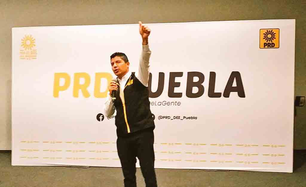 Por: Cortesía PRD presenta a Eduardo Rivera como su abanderado común por la alcaldía de Puebla