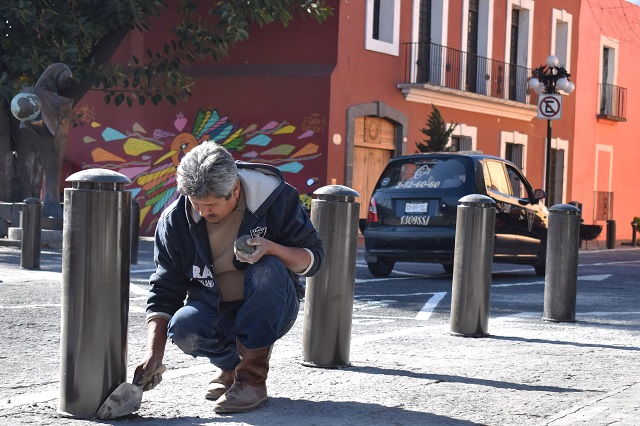 Por: Cortesía Retiran bolardos y jardineras del Centro Histórico