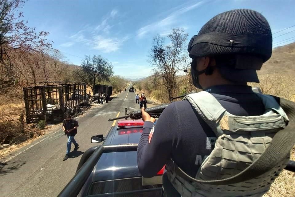 Por: Cortesía Atacan con drones a policías en Aguililla, Michoacán