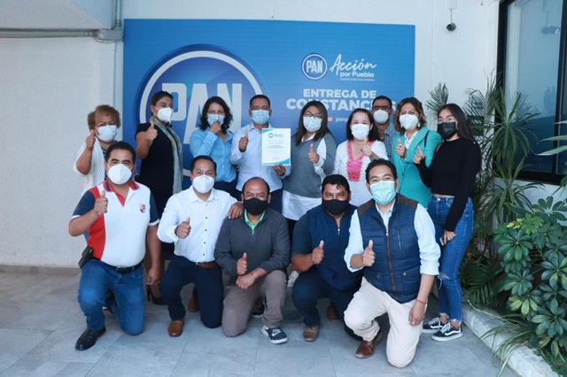 Foto: Omar Sánchez Ventilan planilla de regidores de Edmundo Tlatehui en San Andrés Cholula