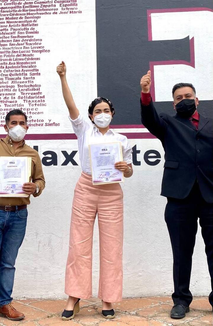 Por: Cortesía Nydia Cano se registra para la alcaldía de la capital Tlaxcalteca.