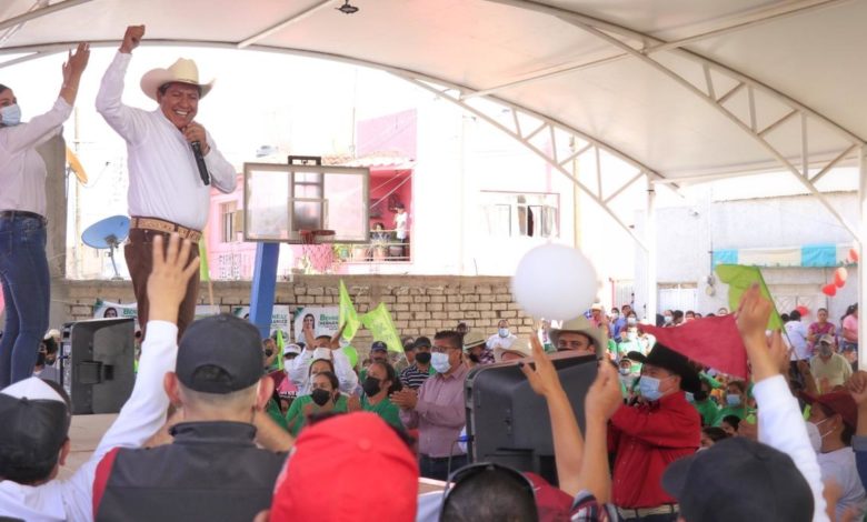 Revelan nuevos casos de David Monreal tocando indebidamente a otras candidatas (Video)
