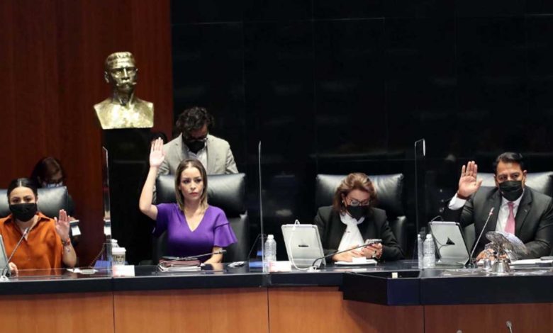 Por: Cortesía AMLO celebra aprobación en Senado de Ley de Hidrocarburos
