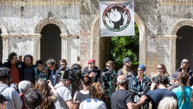 Por un experimento, 15 personas se confinan durante 40 días en una cueva de Francia