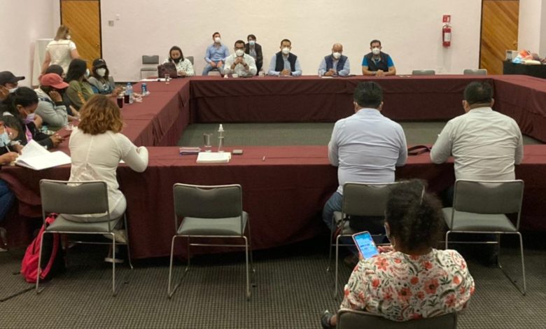 Por: Cortesía Gobierno estatal logra acuerdo con normalistas y liberan instalaciones del aeropuerto de Oaxaca
