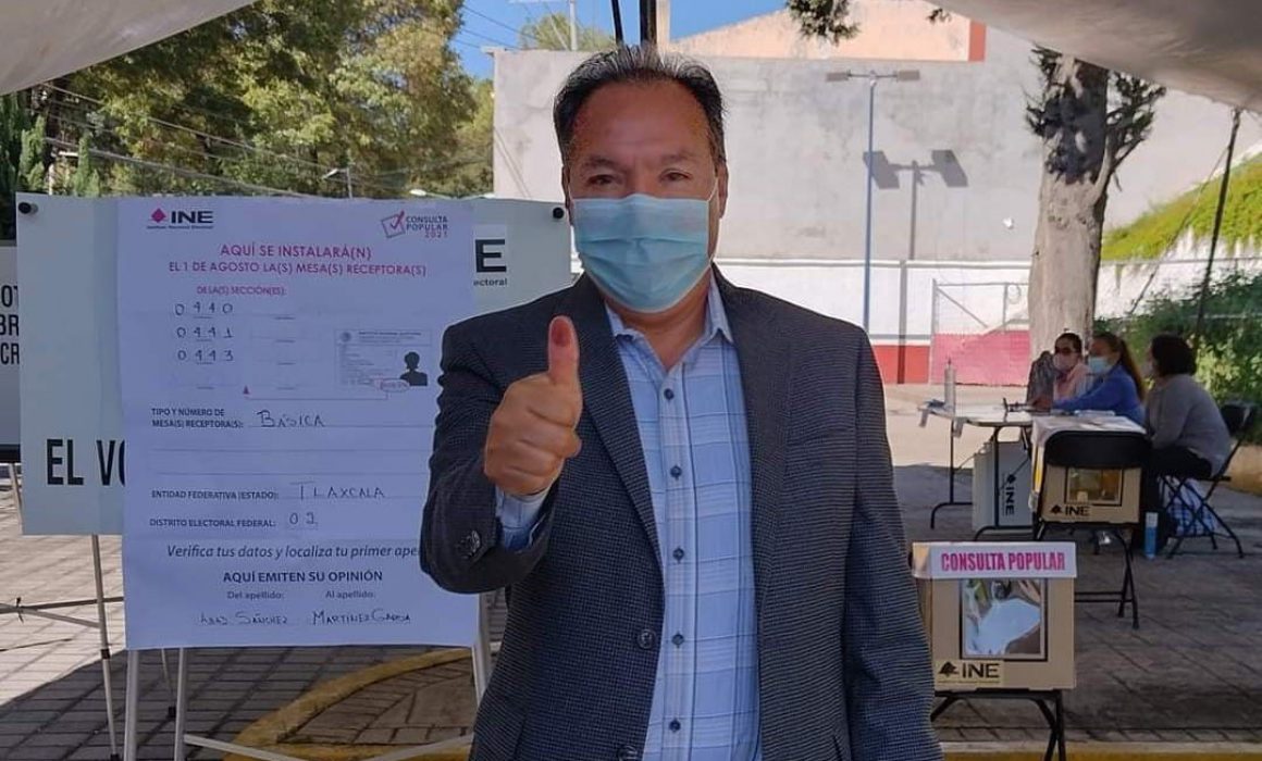 Por: Cortesía Acude representante del INE Tlaxcala a votar en la Consulta Popular