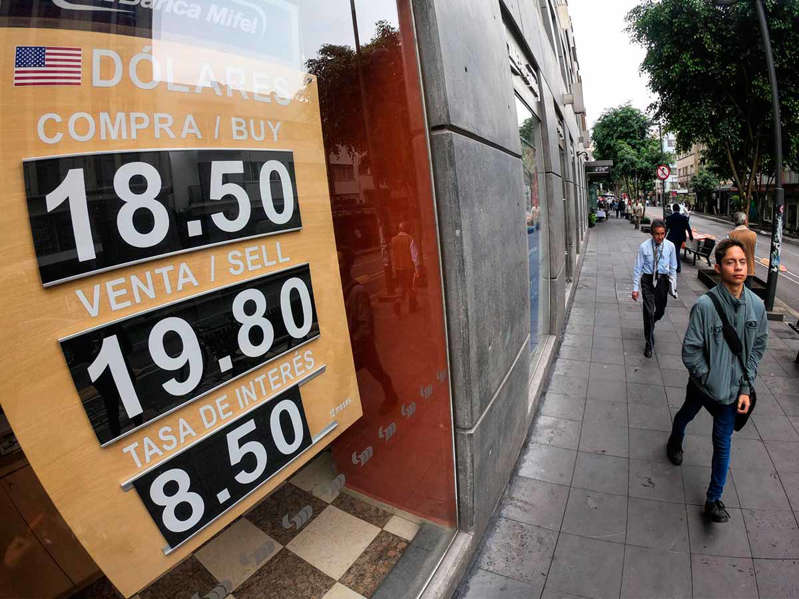 Por: Cortesía Cae precio del dólar y el peso sube