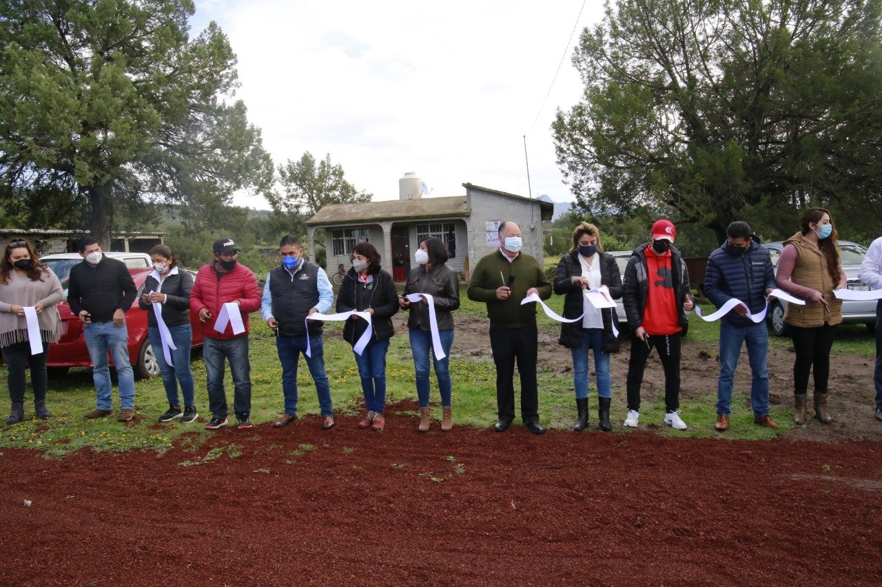Alcalde entregó 2 obras de servicios básicos en la comunidad de Zumpango