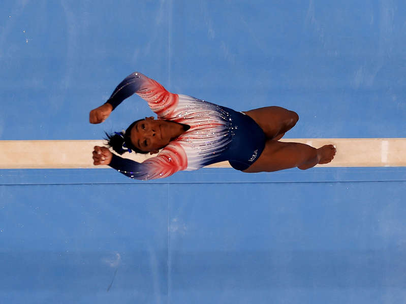 Simone Biles gana bronce