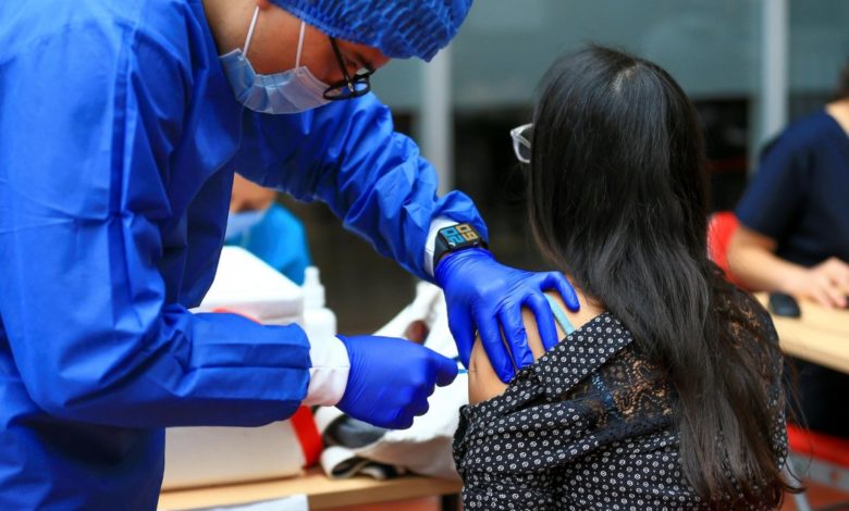 Por: Cortesía Expertos explican la razón del aumento en busto de mujeres tras vacunarse contra COVID-19