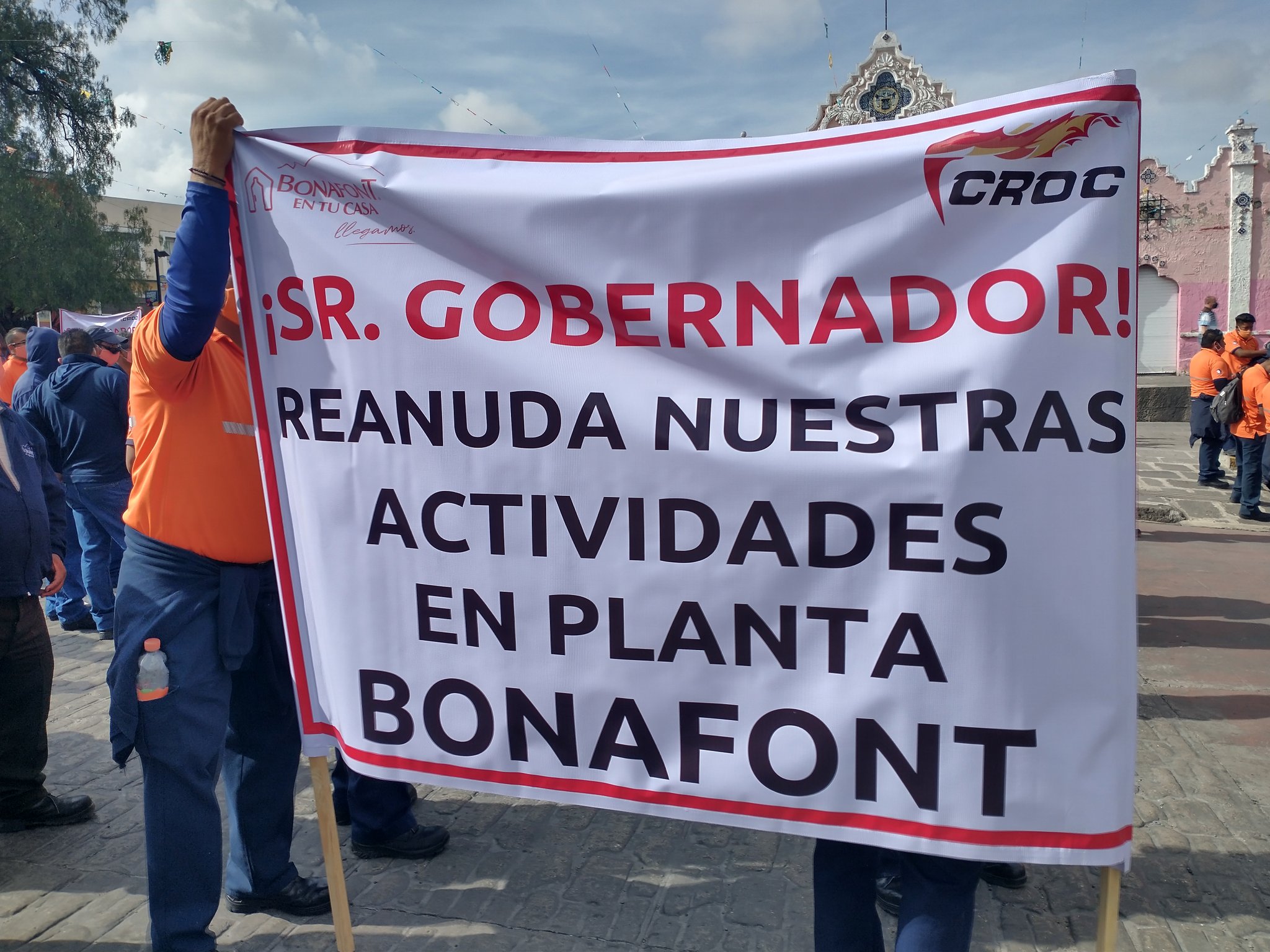 Por: Digital Puebla Empleados de Bonafont solicitan al Gobierno del Estado reabrir la embotelladora de Juan C Bonilla