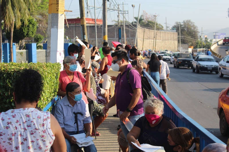 Por: Cortesía Guerrero regresa a semáforo rojo; los hospitales en NL están llenos