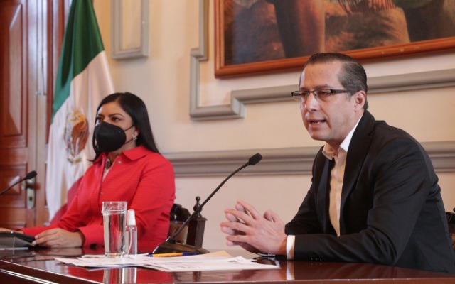 Salida de tesorero del Ayuntamiento de Puebla muestra que hay una crisis: Barbosa