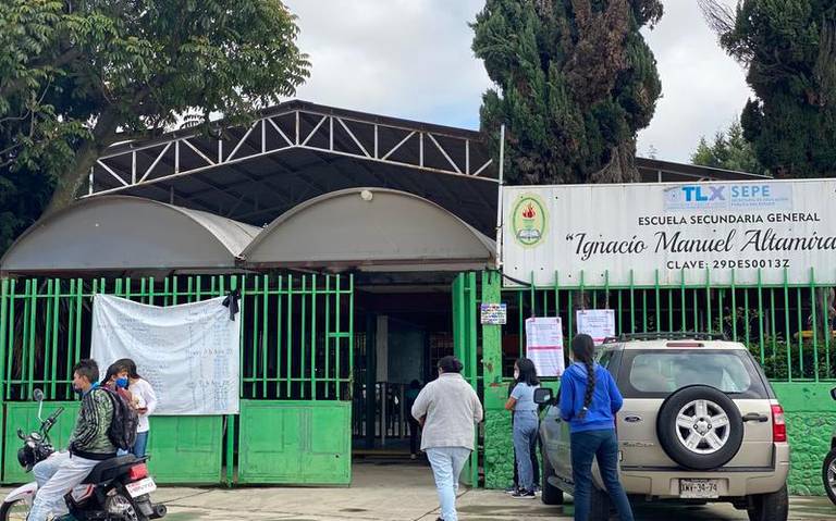 Por: Cortesía Secundaria de Zacatelco no ha entregado la documentación a los padres de familia.