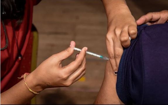 Supera el mundo los 200 millones de casos de covid-19 en medio de una tercera ola: OMS