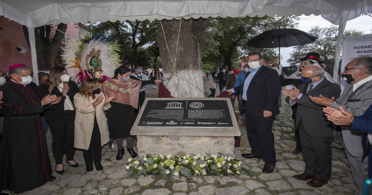 Por: Cortesía Develan Frausto y Mena placas alusivas al ex convento de San Francisco como patrimonio mundial
