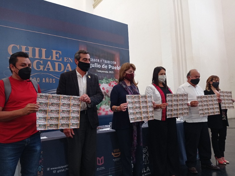 Por: Daniel Jiménez Presentan billete de lotería conmemorativo a los 200 años del chile en nogada