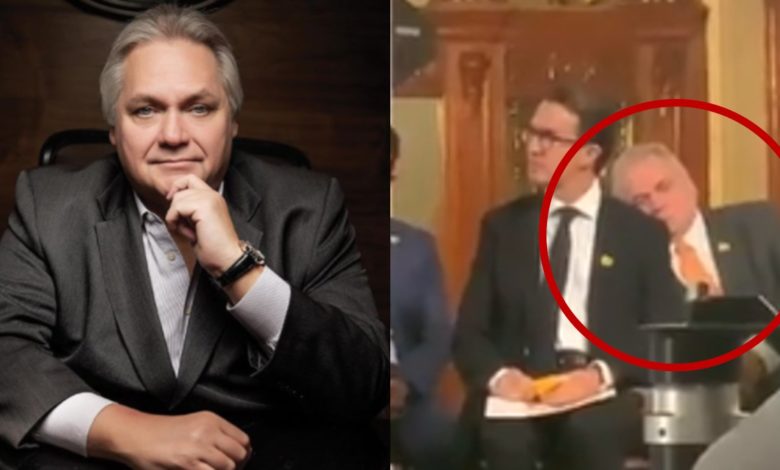 Por: Cortesía "Estoy fuera": Carlos Bremer se queda dormido durante la mañanera de AMLO (Video)