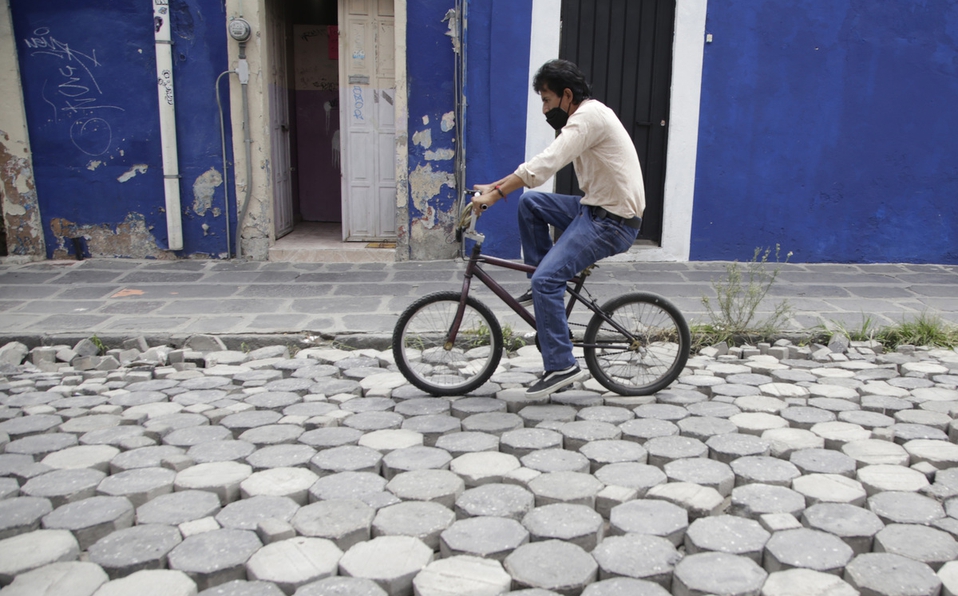 Por: Cortesía Adoquines sobrepuestos en la 10 pte. fueron colocados por locatarios: Ayuntamiento