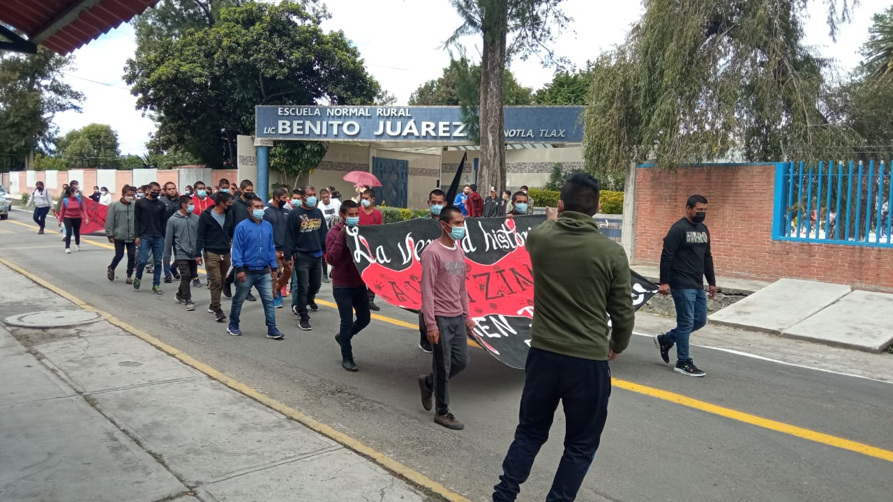 Por: Cortesía Marchan normalistas en Tlaxcala, exigen mejoras a la educación