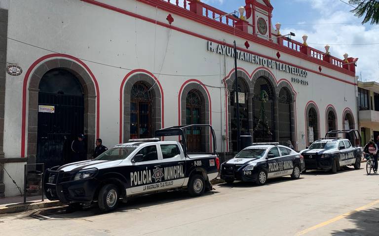 Por: Cortesía Oficiales Municipales de Tlaltelulco entran en paro laboral por falta de pago.
